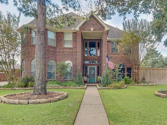 This beautiful home was built on an over-sized corner lot in a small cul-de-sac court and also has a cul-de-sac behind it as well.