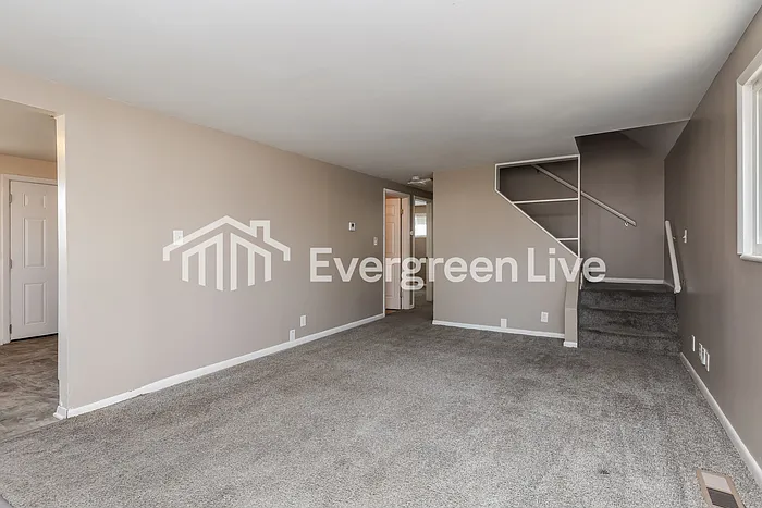 4 bed, 1.0 bath, 938 sqft, $1,245 — Photo 3