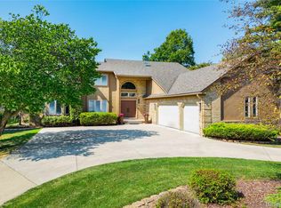 29462 E River Rd, Grosse Ile, MI 48138