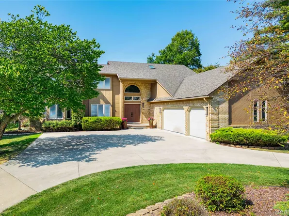 29462 E River Rd, Grosse Ile, MI 48138