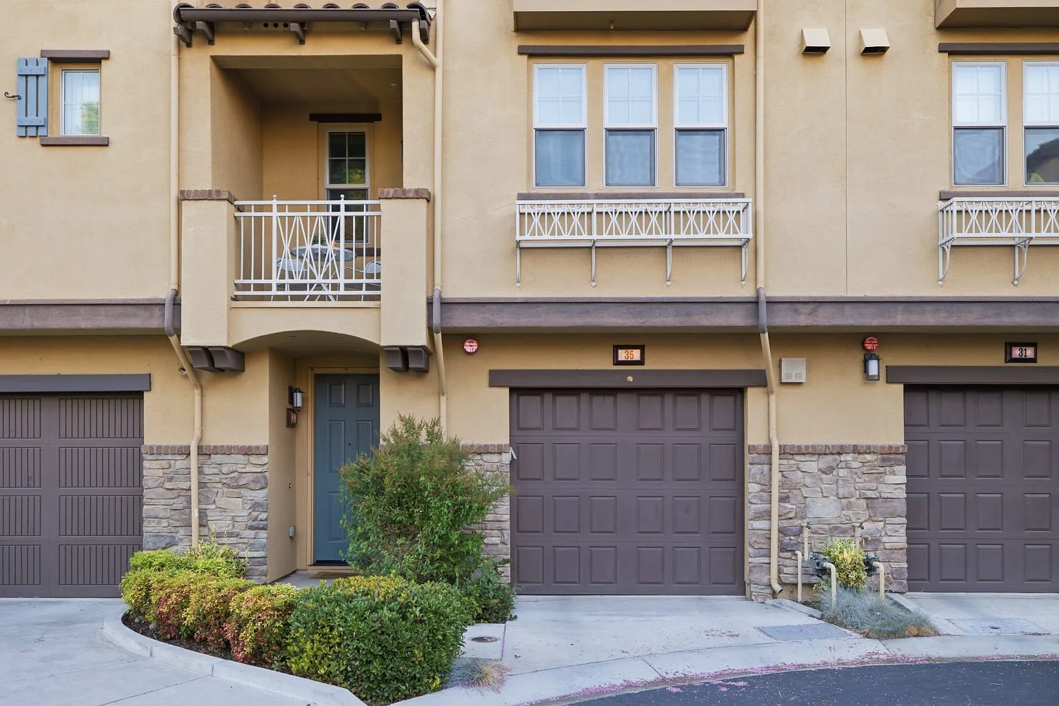 3 bed, 2.5 bath, 1799 sqft, $4,100 — Photo 2