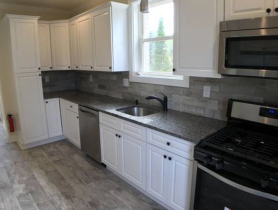 4th image of 592 Lee Ave