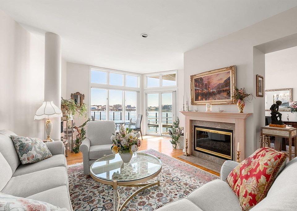 1st image of 30 Constellation Wharf #30