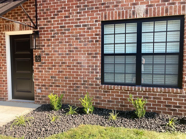 82 Saint James Ct — Photo 6
