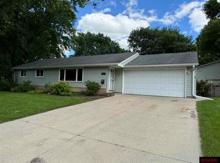 331 S Redwood Dr, Mankato, MN 56001