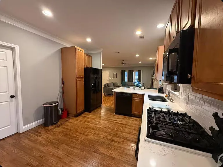 1032 Lena St NW — Photo 4