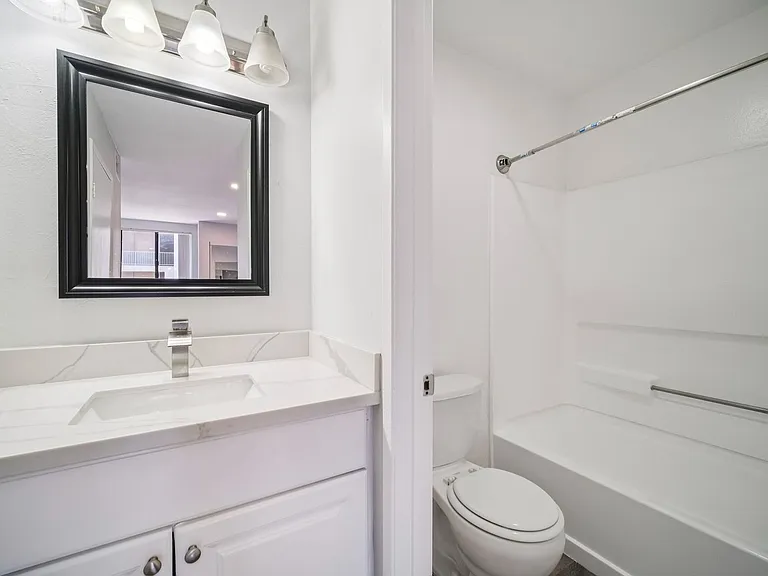 6310 Sylmar Ave — Photo 51