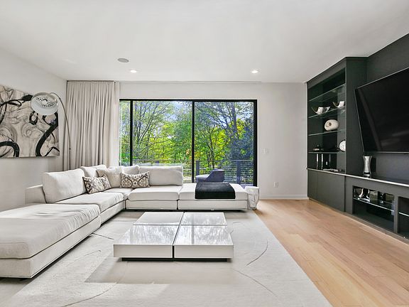 4th image of 210 Red Fox Road