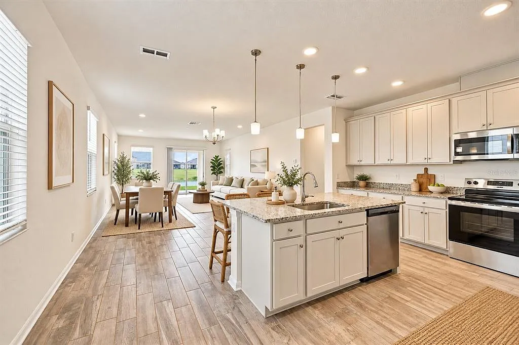 3 bed, 2.0 bath, 2076 sqft, $2,450 — Photo 4