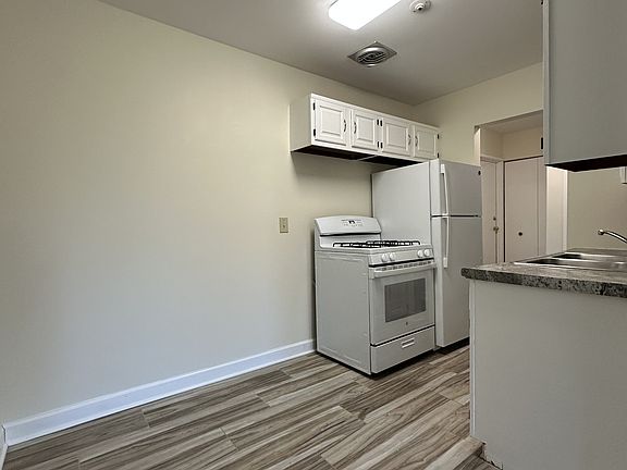4th image of 785 Court Of Spruce APT 4