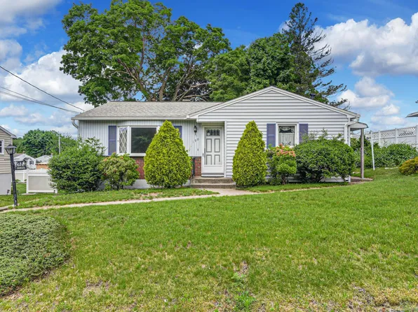 190 Spring Lake Road, Waterbury, CT 06706