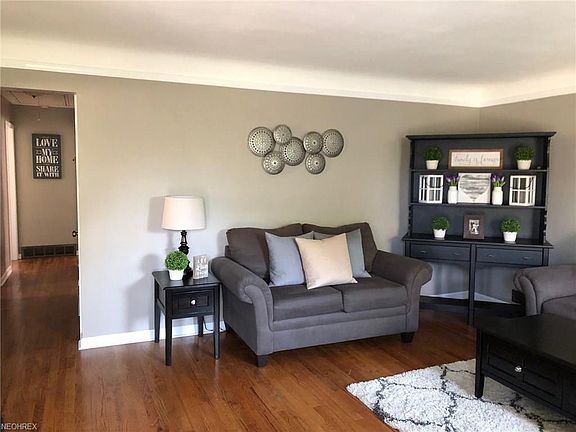 3rd image of 3803 Klusner Ave