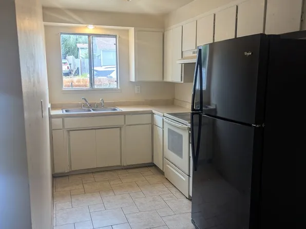165 Loop Rd, Myrtle Creek, OR 97457