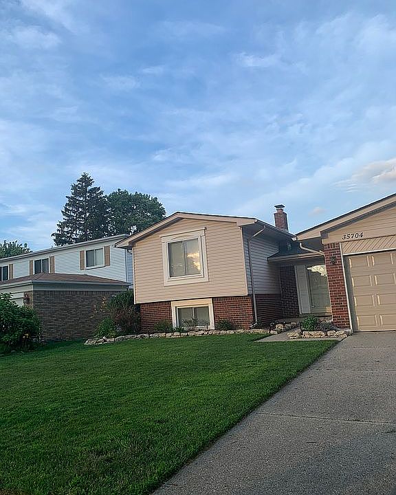 2nd image of 35704 Saxony Dr