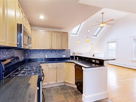 5th image of 226 Olney St #3