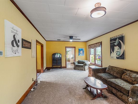 3rd image of 119 W Simpson Avenue