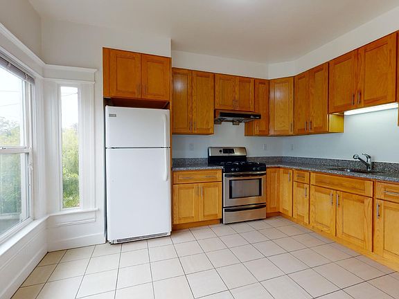 5th image of 1222 20th Ave #B