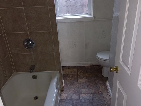 3rd image of 511 S Elm Ave