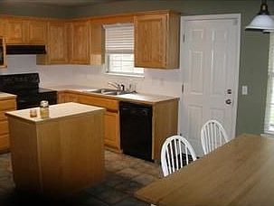 5th image of 121 Center Dr