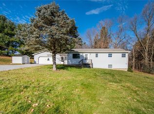 4119 Padgett Rd, East Palestine, OH 44413