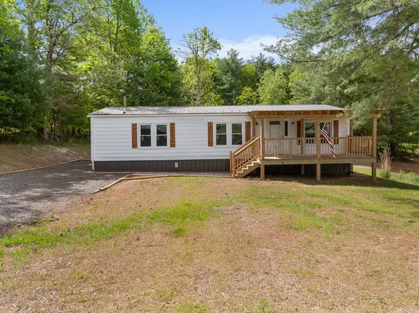 15 Foxfire Ln, Galax, VA 24333