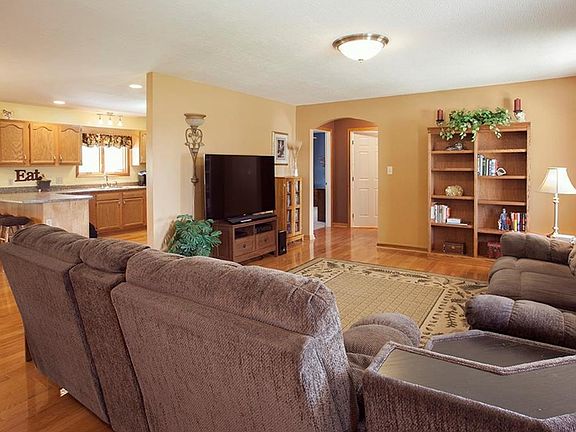 2nd image of 124 Long Bay Dr
