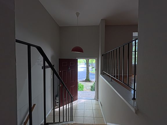 3rd image of 621 Ivy League Ln