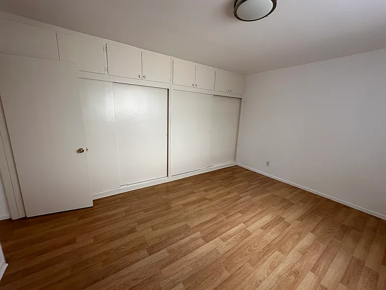 930 Westbourne Drive — Photo 8