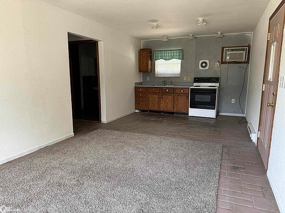 5th image of 210 Texas St