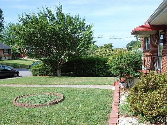 2nd image of 4523 Oakdale Dr