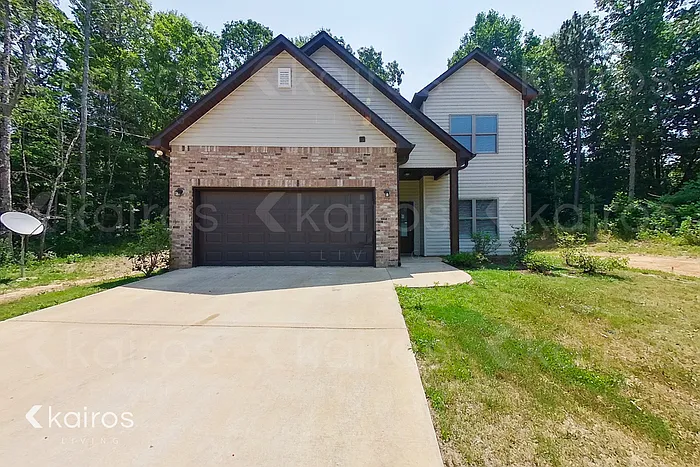 4 bed, 2.5 bath, 2160 sqft, $2,045 — Photo 1