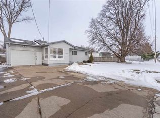 606 Black Hawk Rd, Waterloo, IA 50701
