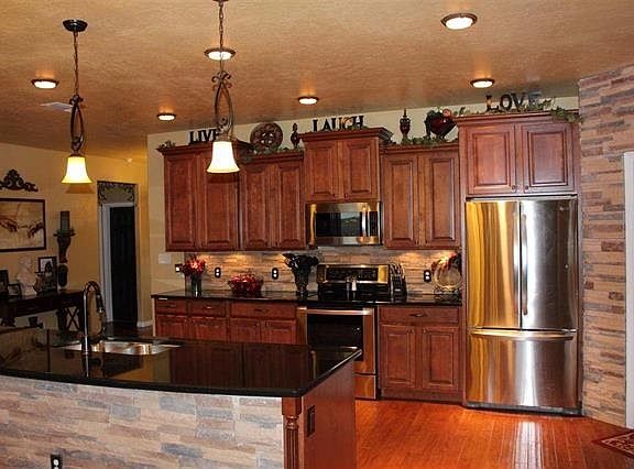 5th image of 3511 Carol Ann Way