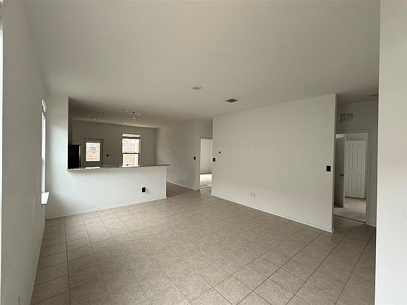 3rd image of 324 Harper Ln