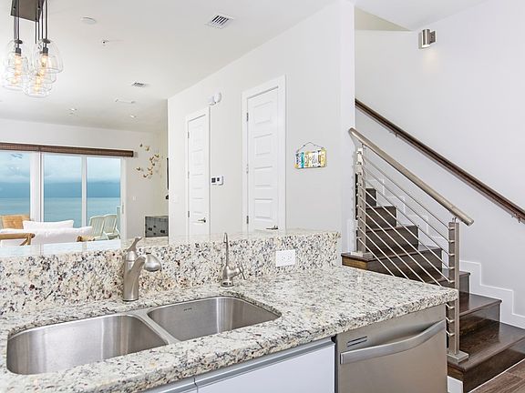 3rd image of 6101 Padre Blvd #101