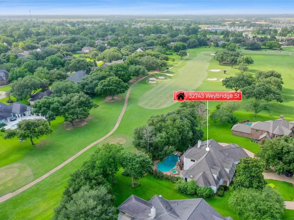 32743 Weybridge St, Weston Lakes, TX 77441