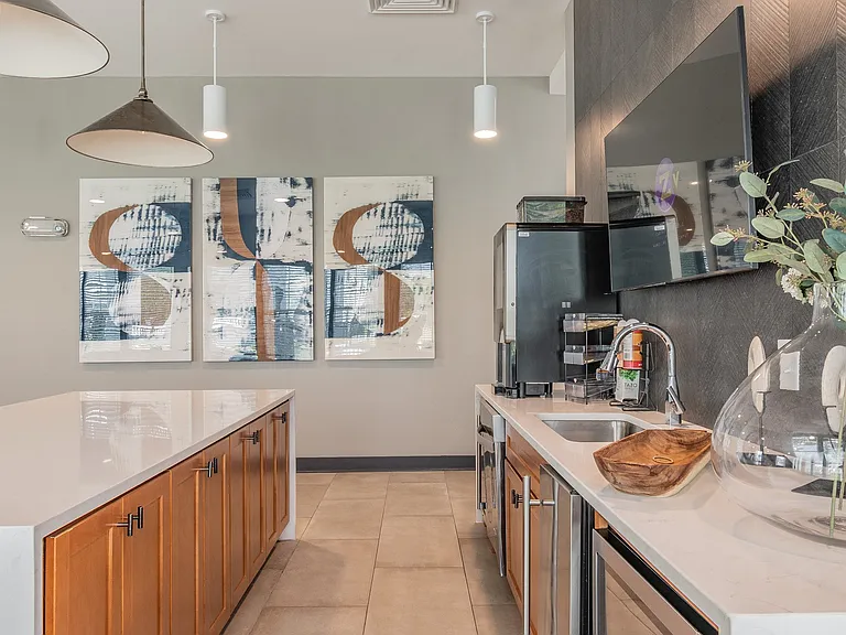 Thrive Luxury Apartments — Photo 25