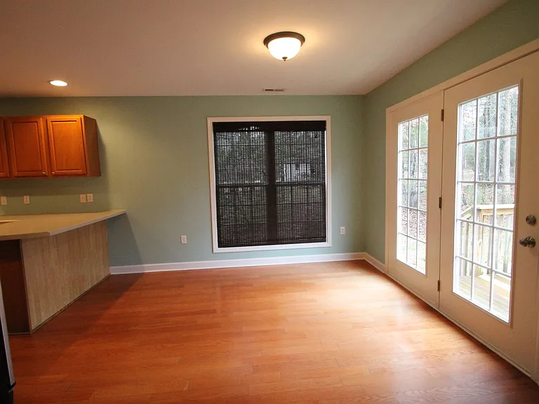 1830 Country Manor Ln — Photo 9