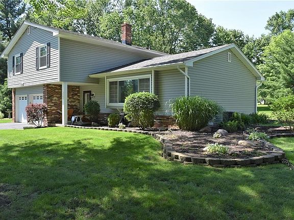 2nd image of 1703 Arbutus Dr