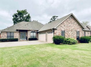 213 Marseille Dr, Maumelle, AR 72113