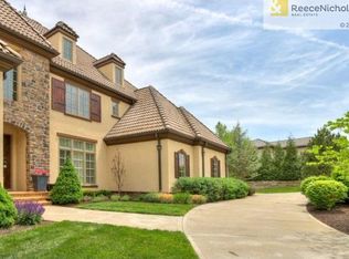 6837 N National Dr, Parkville, MO 64152