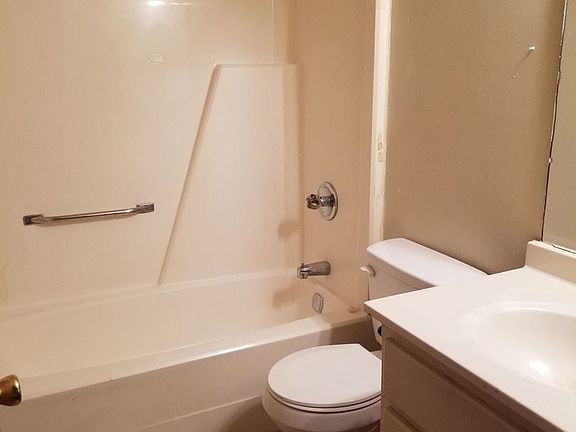 5th image of 14 Fra Mar Dr APT A