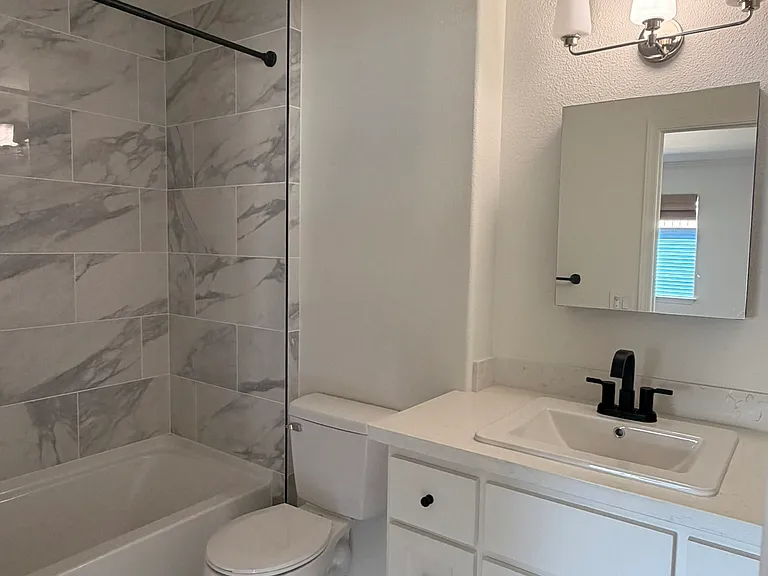 725 Sheridan Rd #B — Photo 7