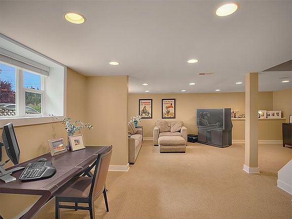 large bonus room and additional work space