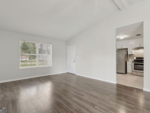 5th image of 145 Maplehurst Dr