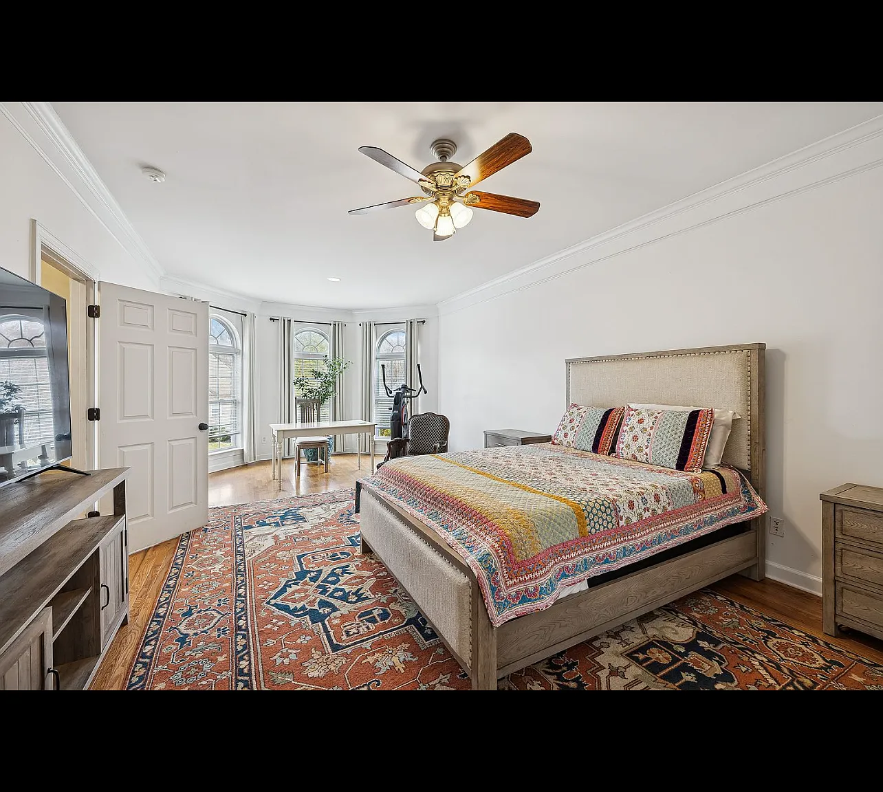 4 bed, 2862 sqft, $4,000 — Photo 2