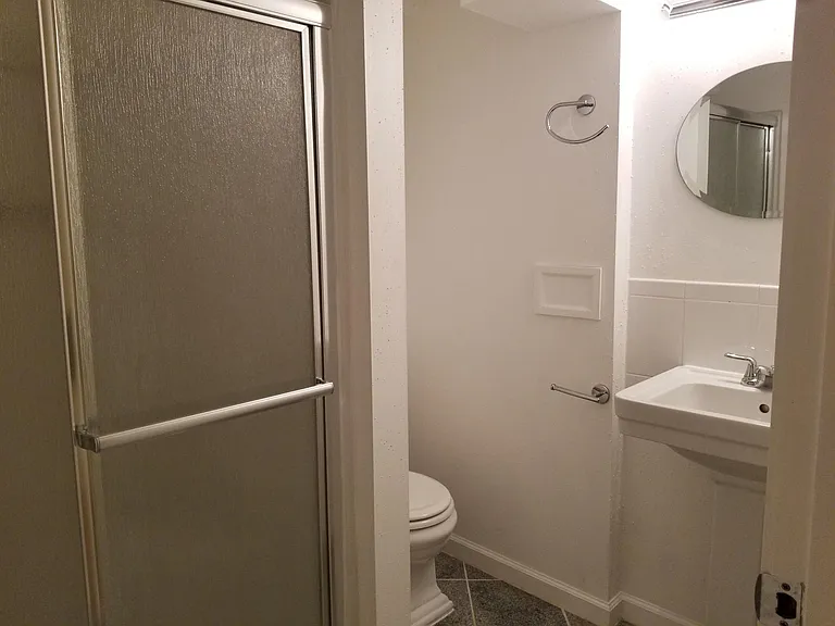8915 Seneca Ave — Photo 11