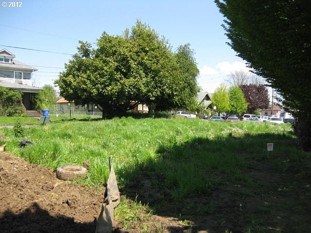 2nd image of N Ivy St