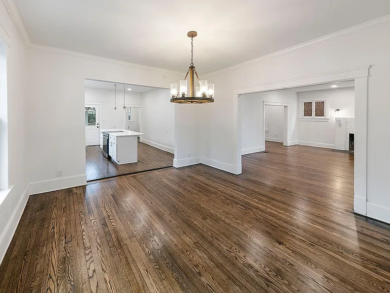 104 E Glenwood Ave — Photo 16
