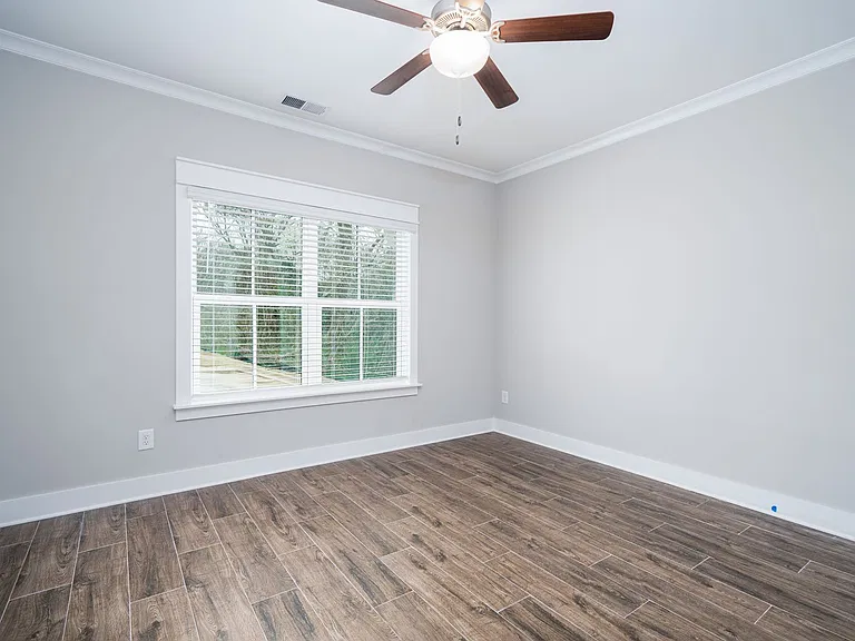 1524 Cottage Grv — Photo 9